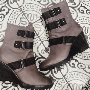 Sorel wedges. 9.5 but fit like a 9